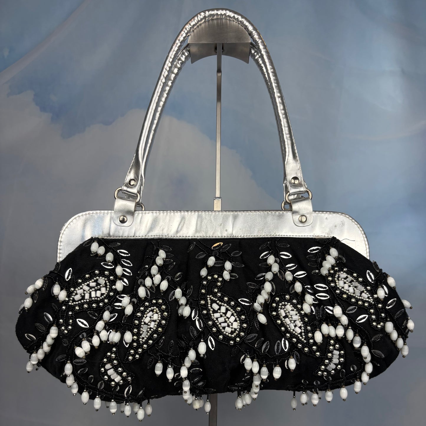 The Teardrop Cascade Shoulderbag