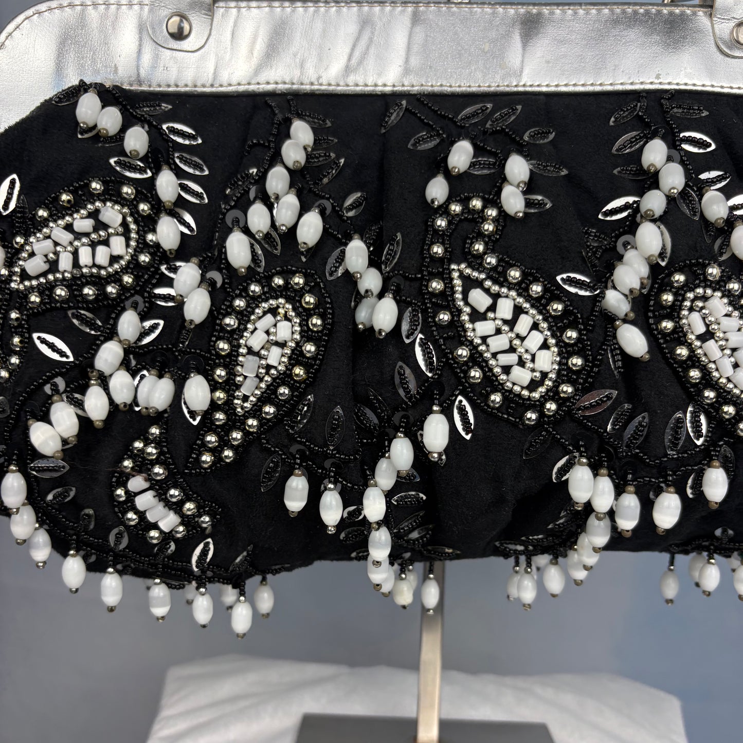 The Teardrop Cascade Shoulderbag