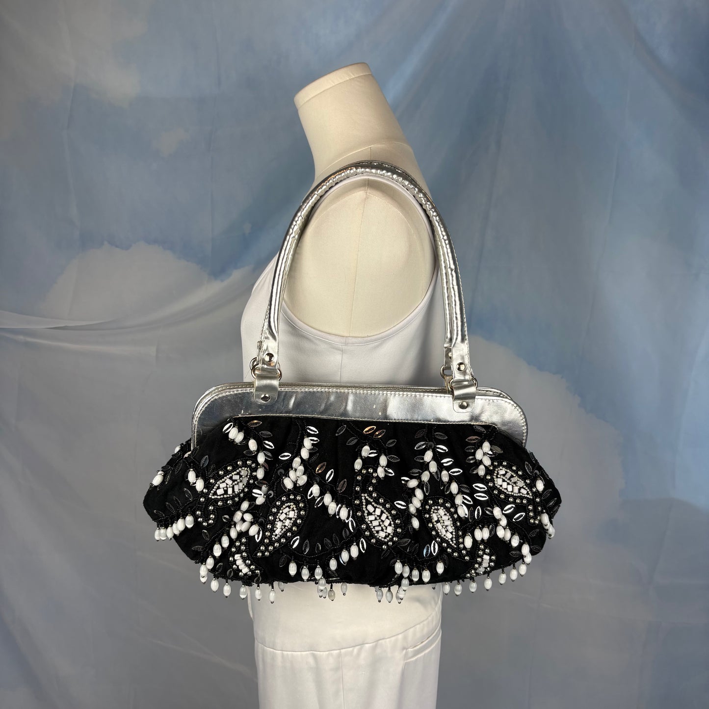 The Teardrop Cascade Shoulderbag